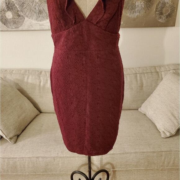Lulus Ruffle Neck Lace Bodycon Mini Dress size Large in Burgundy - NEW - Picture 4 of 11